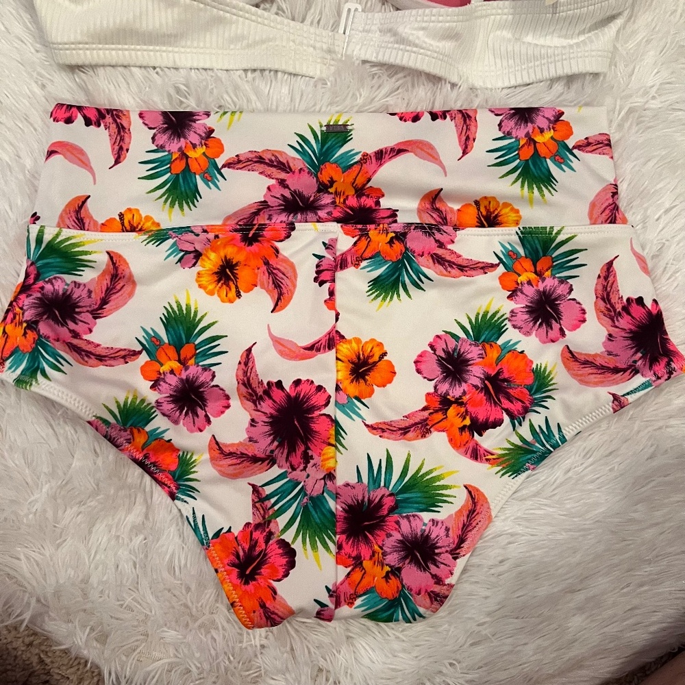 NWT Victorias Secret Pink Swim Suit/Bikini | Size L/XL | White/Floral Tropical - Picture 9 of 11